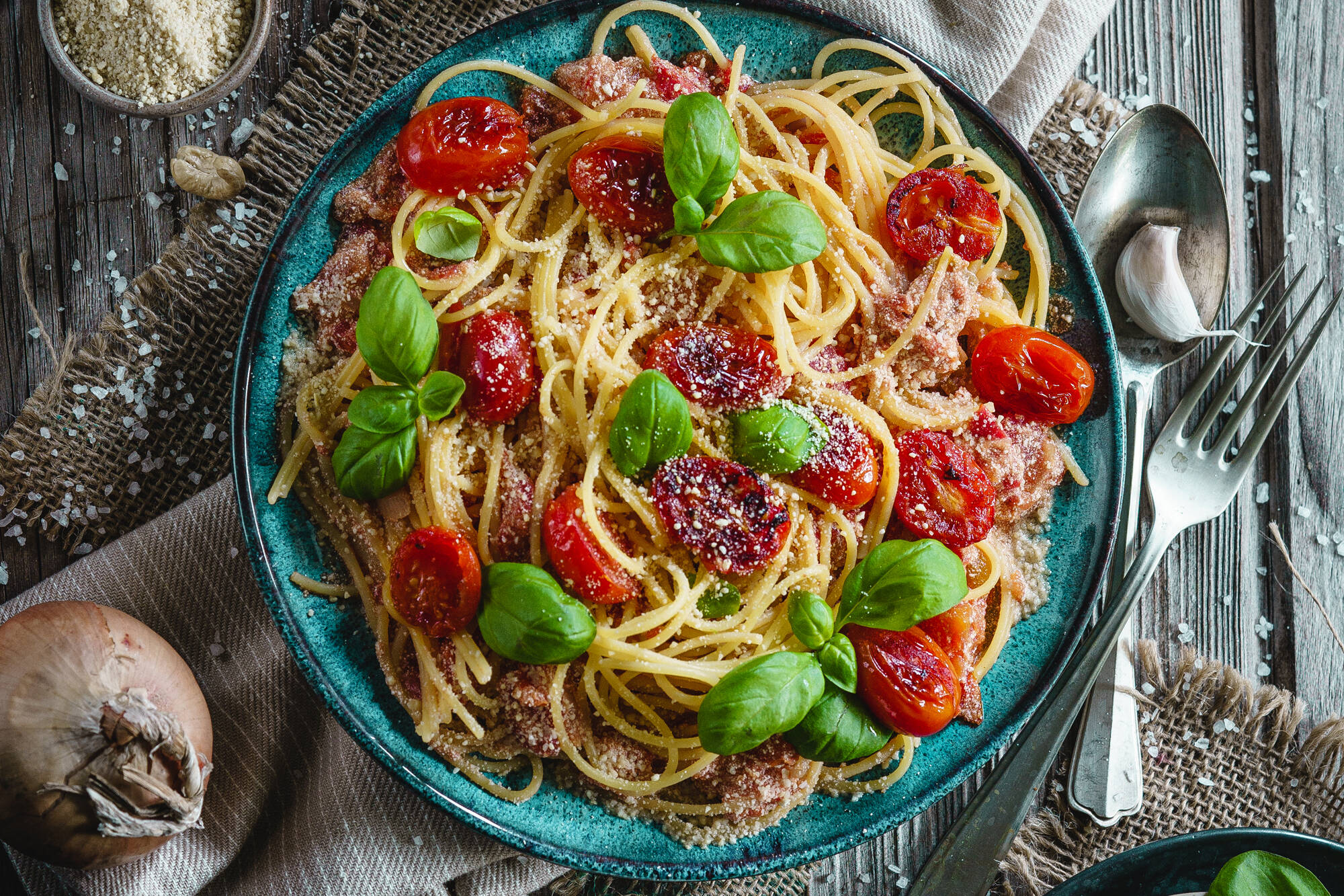 Spaghetti mit Tomaten-Kokos-Sauce vegan