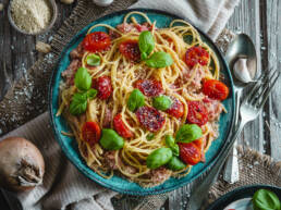 Spaghetti mit Tomaten-Kokos-Sauce vegan