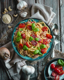 Spaghetti mit Tomaten-Kokos-Sauce vegan