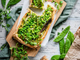 Erbsen-Hummus Pizza-Schiffchen