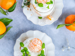 Cheesecake im Glas mit Mandarinen