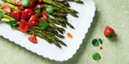Spargel mit Erdbeeren Rezept