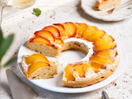 Veganer Pfirsich-Upside-Down-Cake