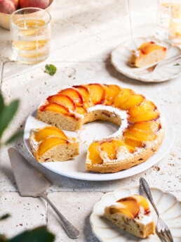 Veganer Pfirsich-Upside-Down-Cake