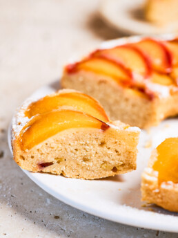 veganer Pfirsich Upside-Down Kuchen